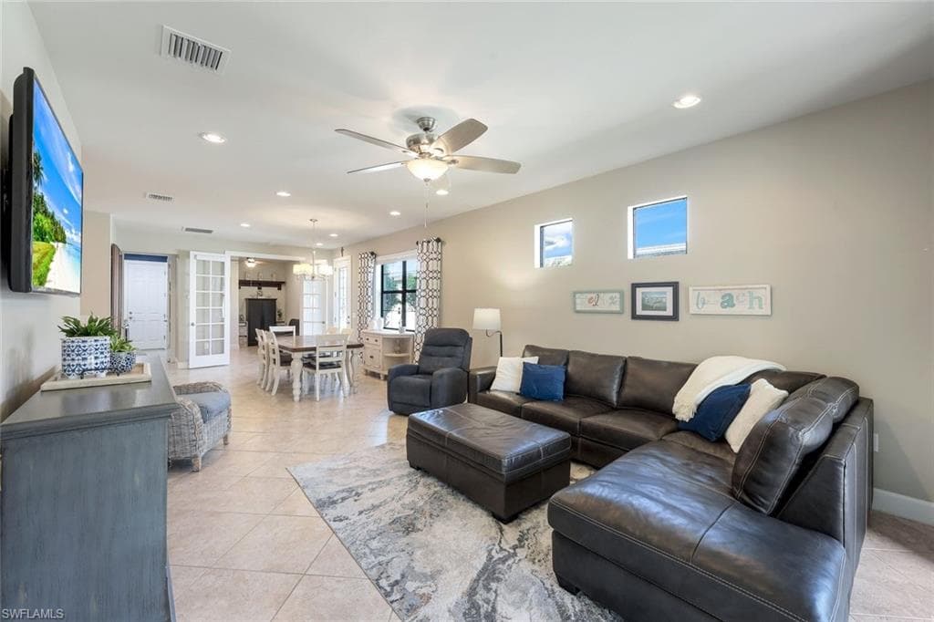 7602 Jacaranda Ln, Naples, FL 34114-3