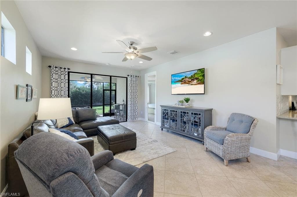7602 Jacaranda Ln, Naples, FL 34114-4