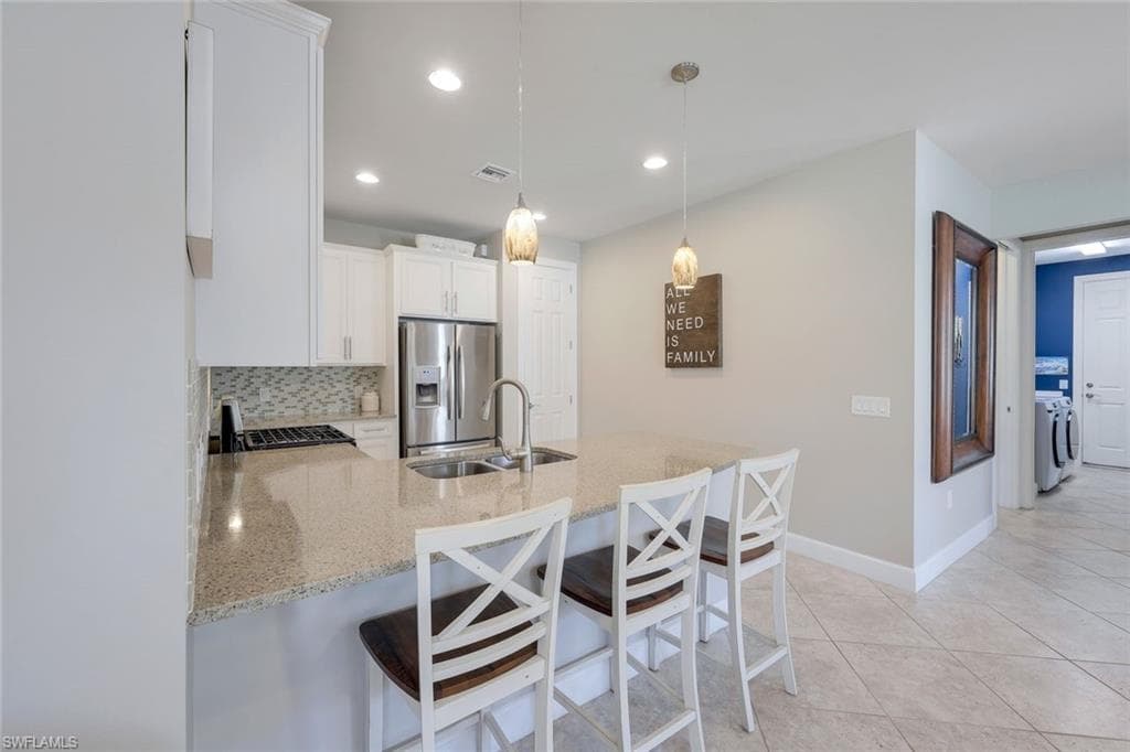 7602 Jacaranda Ln, Naples, FL 34114-6