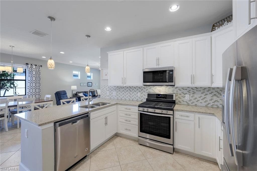 7602 Jacaranda Ln, Naples, FL 34114-7