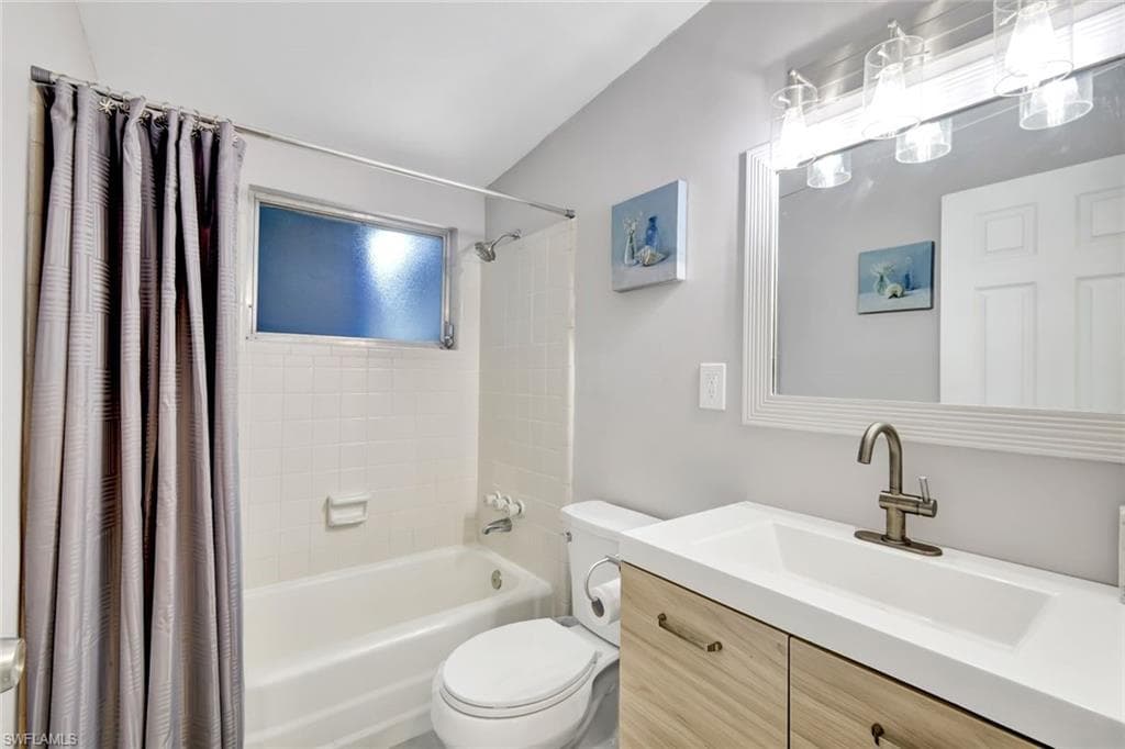 2047 Harbor Ln, Naples, FL 34104-16