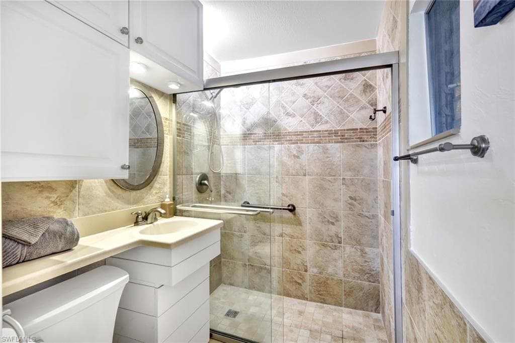2047 Harbor Ln, Naples, FL 34104-19