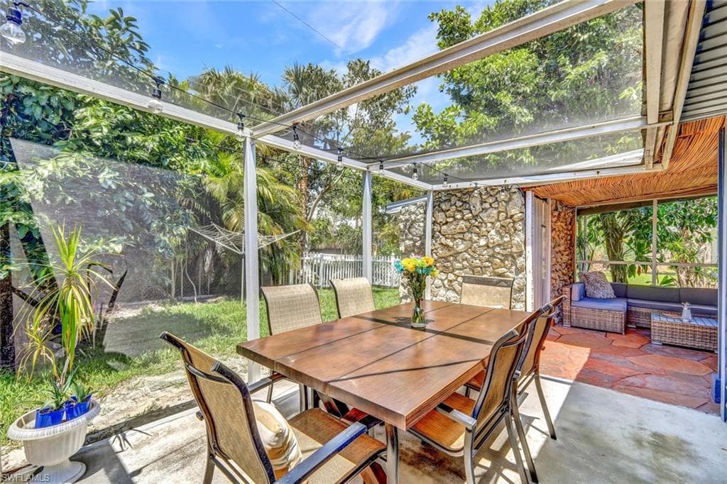 2047 Harbor Ln, Naples, FL 34104-26