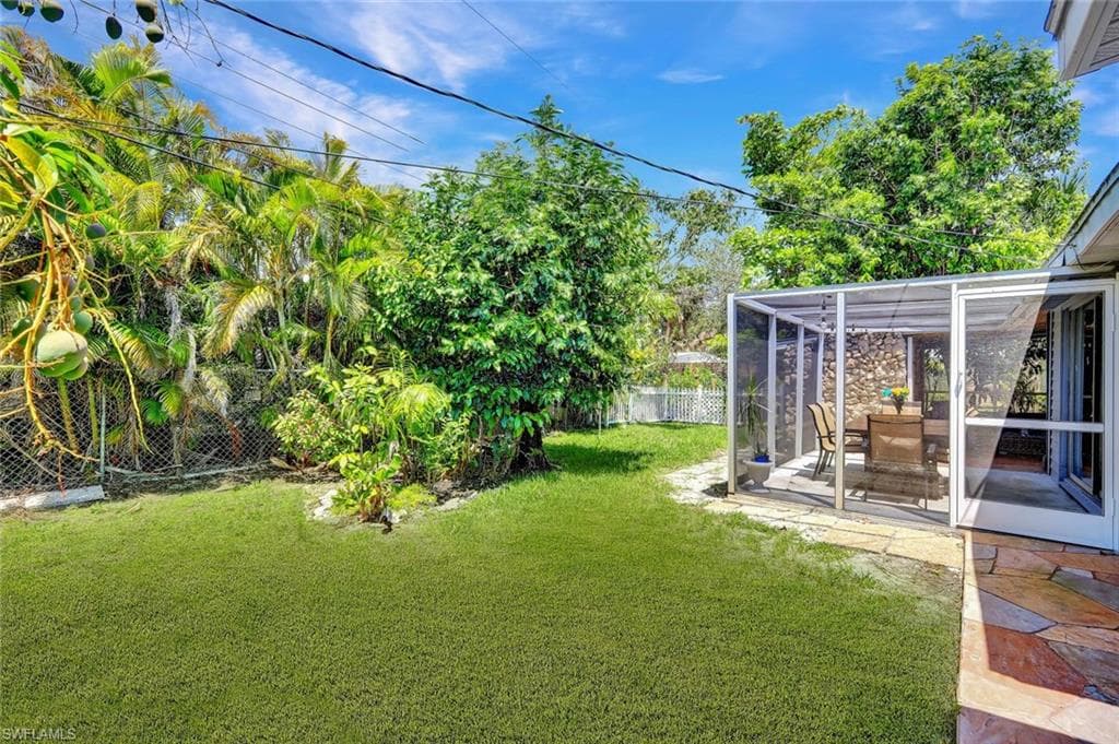 2047 Harbor Ln, Naples, FL 34104-28