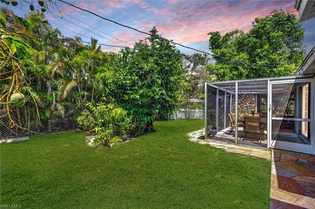 2047 Harbor Ln, Naples, FL 34104-29