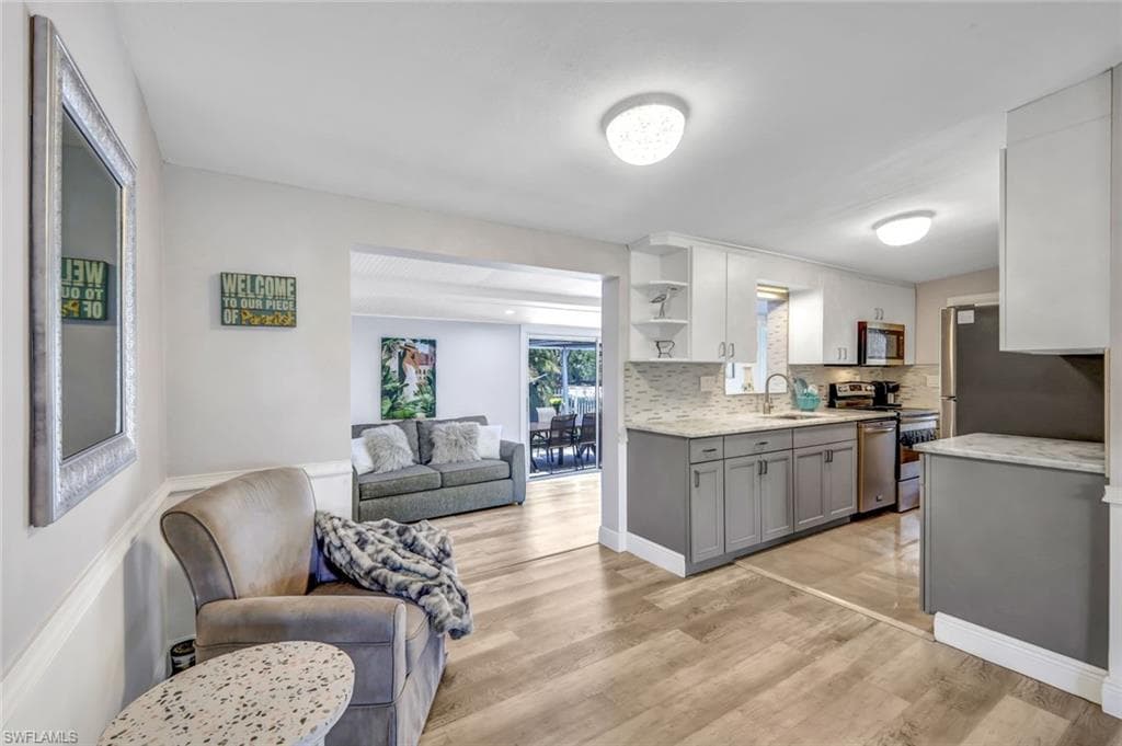 2047 Harbor Ln, Naples, FL 34104-7