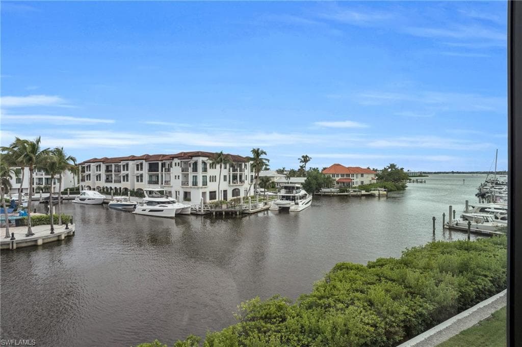 805 River Point Dr C-205, Naples, FL 34102-3