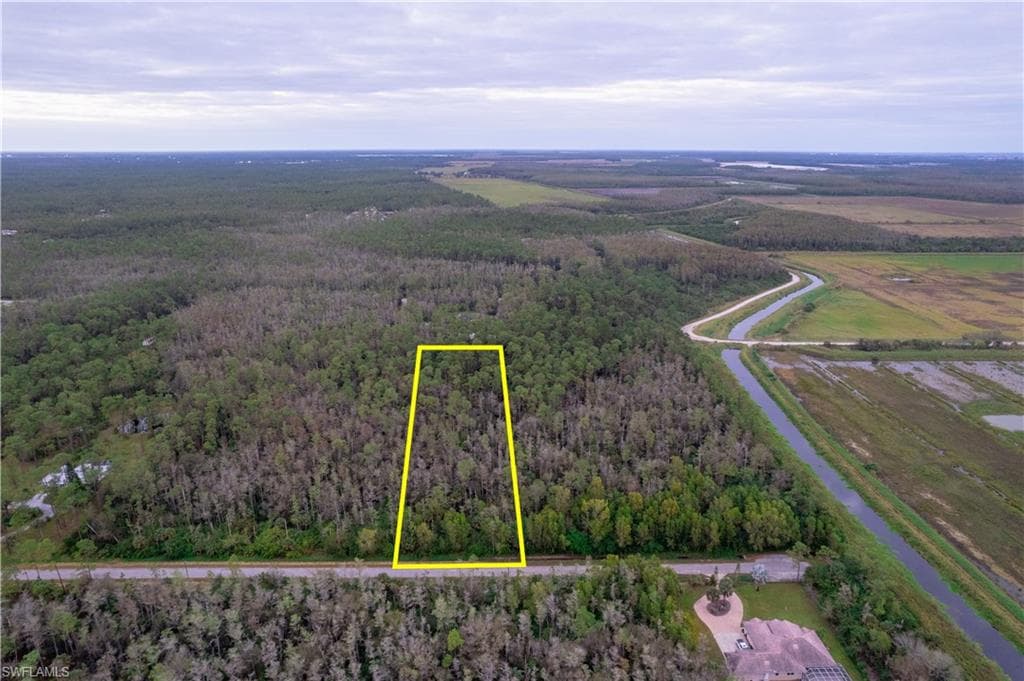 6th Ave SE, Naples, FL 34117-2