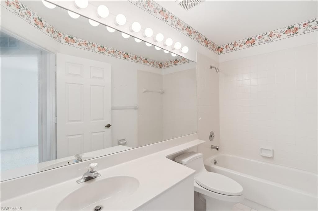 24797 Lakemont Cove Ln 202, Bonita Springs, FL 34134-23