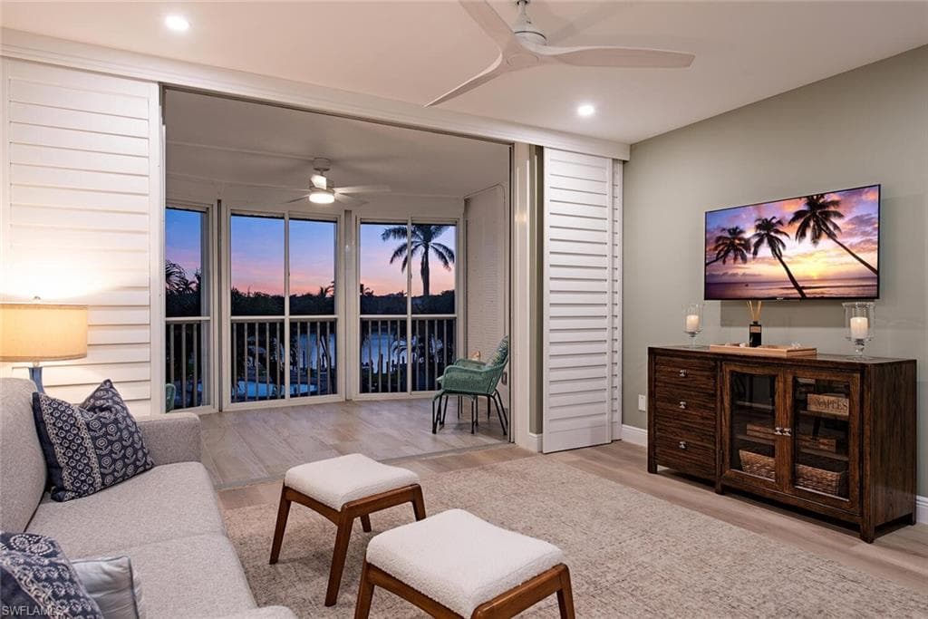 400 Park Shore Dr 303, Naples, FL 34103-8