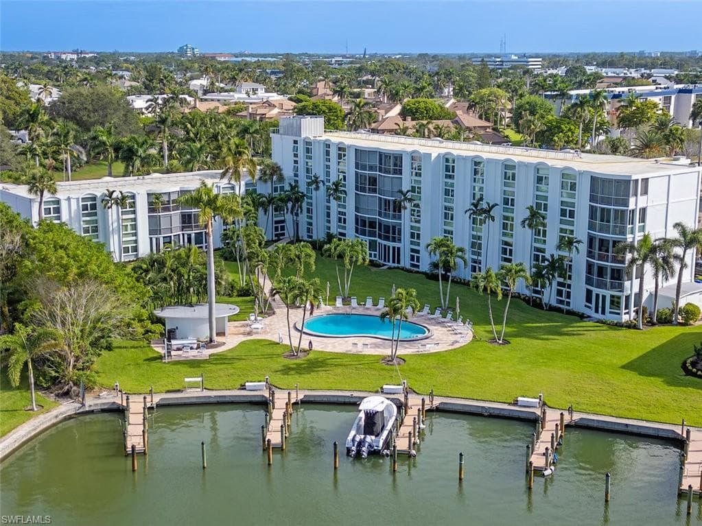 400 Park Shore Dr 303, Naples, FL 34103-3