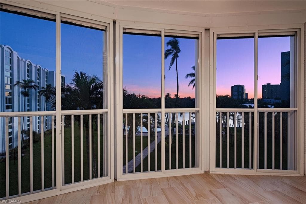 400 Park Shore Dr 303, Naples, FL 34103-4