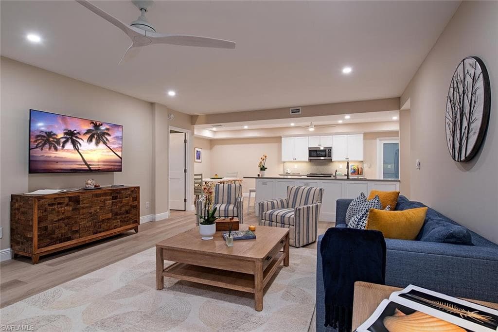 400 Park Shore Dr 303, Naples, FL 34103-5
