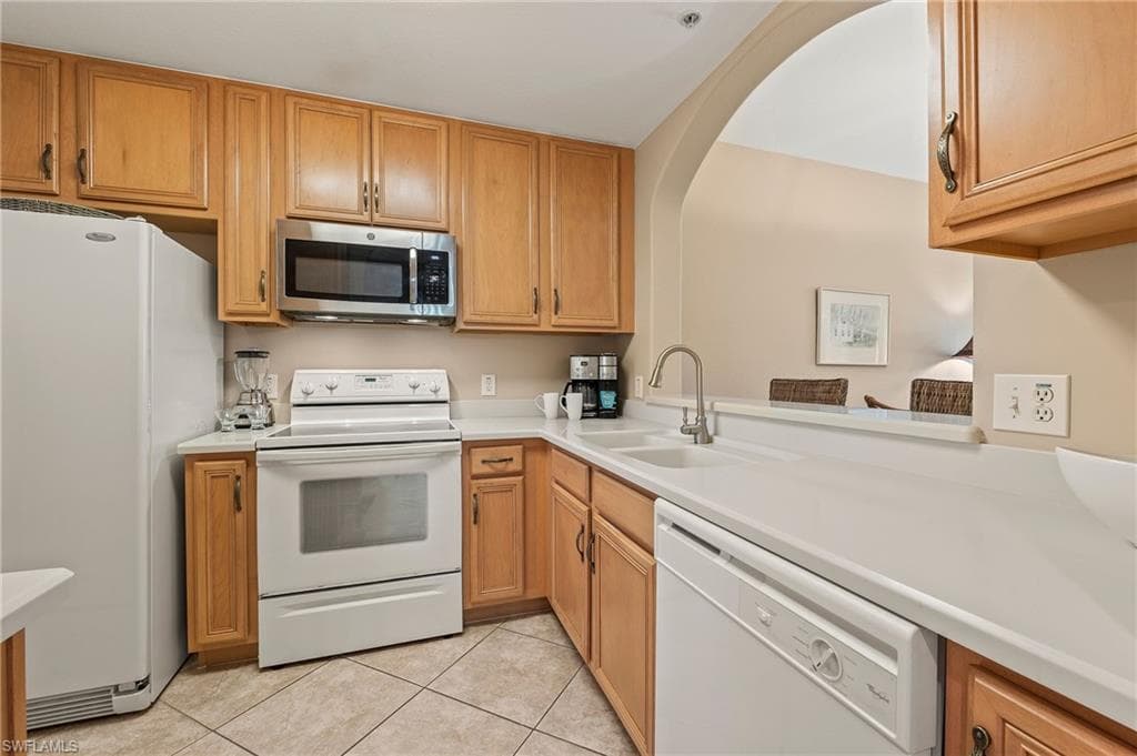 6828 Sterling Greens Pl, Naples, FL 34104-16