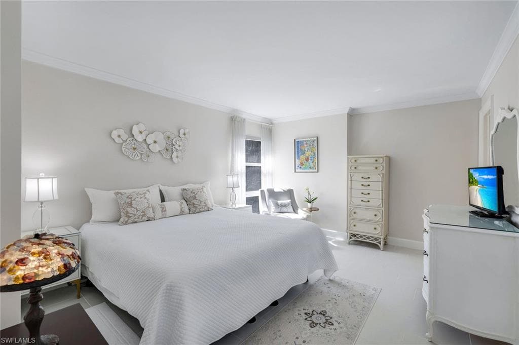 300 Park Shore Dr 1e, Naples, Fl 34103-18