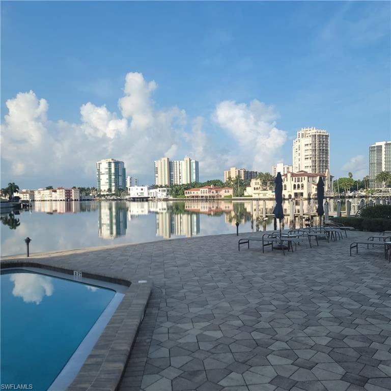 300 Park Shore Dr 1e, Naples, Fl 34103-23