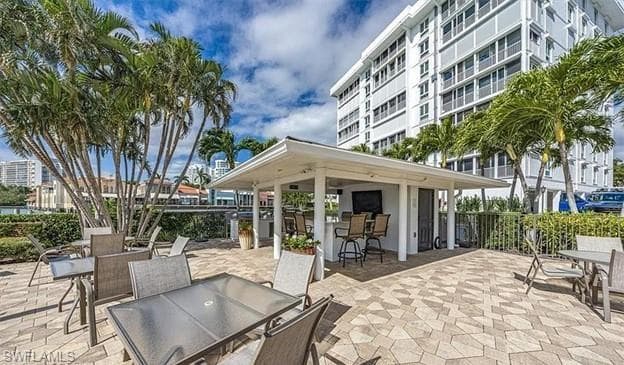 300 Park Shore Dr 1e, Naples, Fl 34103-25