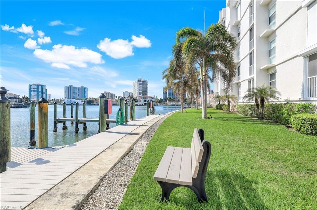 300 Park Shore Dr 1e, Naples, Fl 34103-28