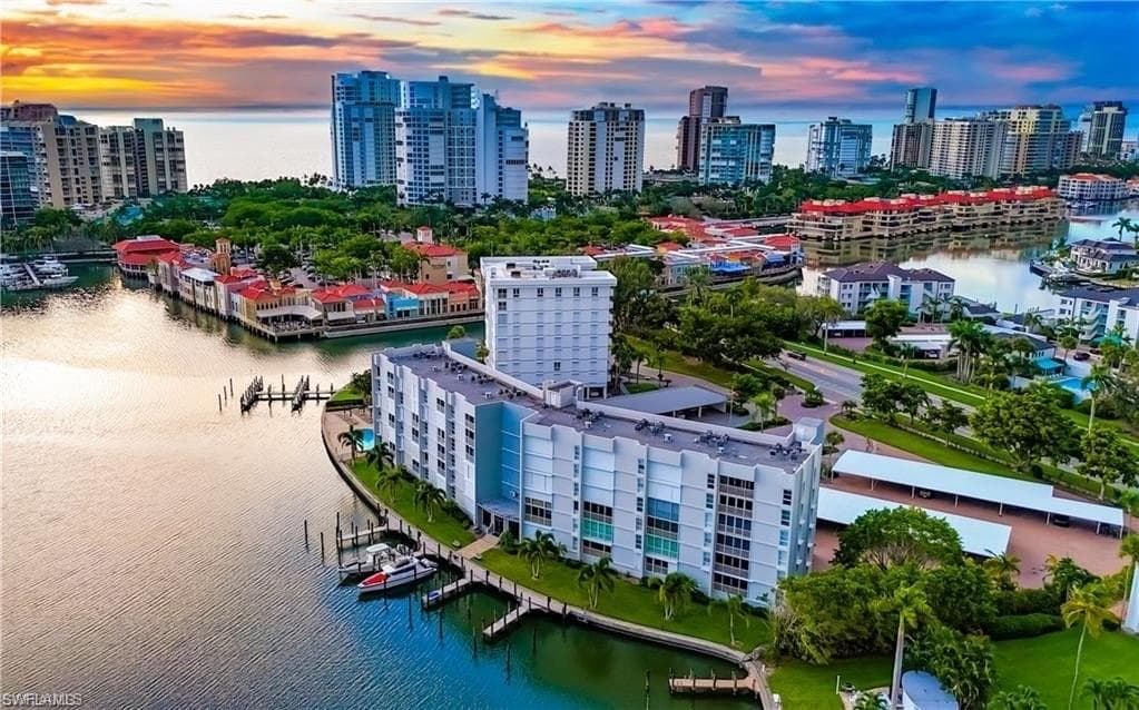 300 Park Shore Dr 1e, Naples, Fl 34103-2