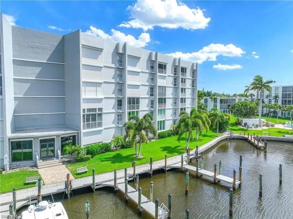 300 Park Shore Dr 1e, Naples, Fl 34103-30