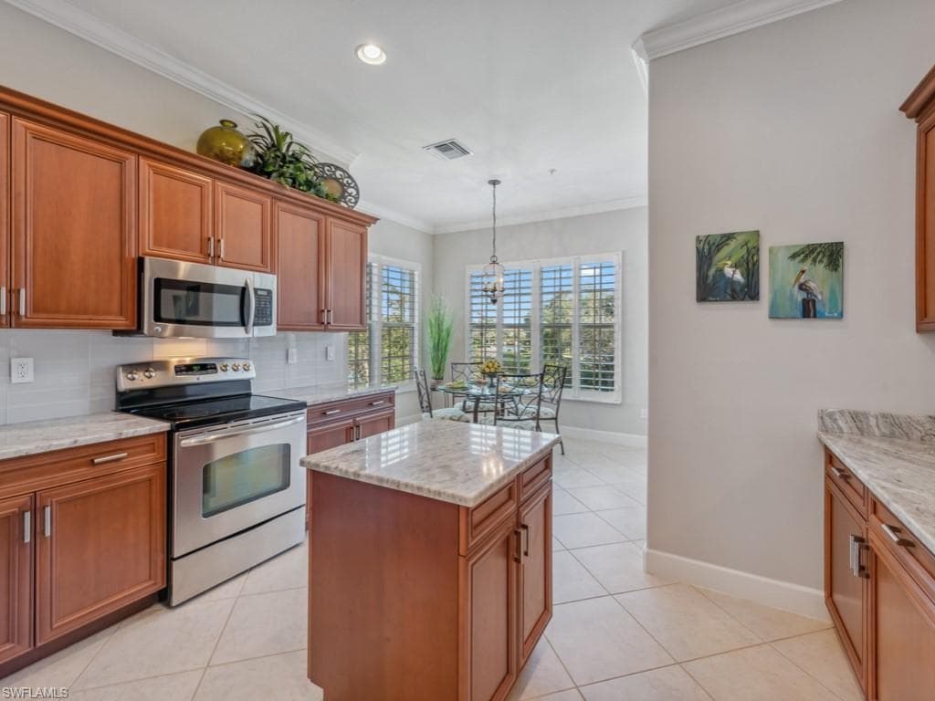 8085 Players Cove Dr 201, Naples, FL 34113-8