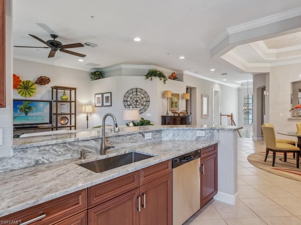 8085 Players Cove Dr 201, Naples, FL 34113-9
