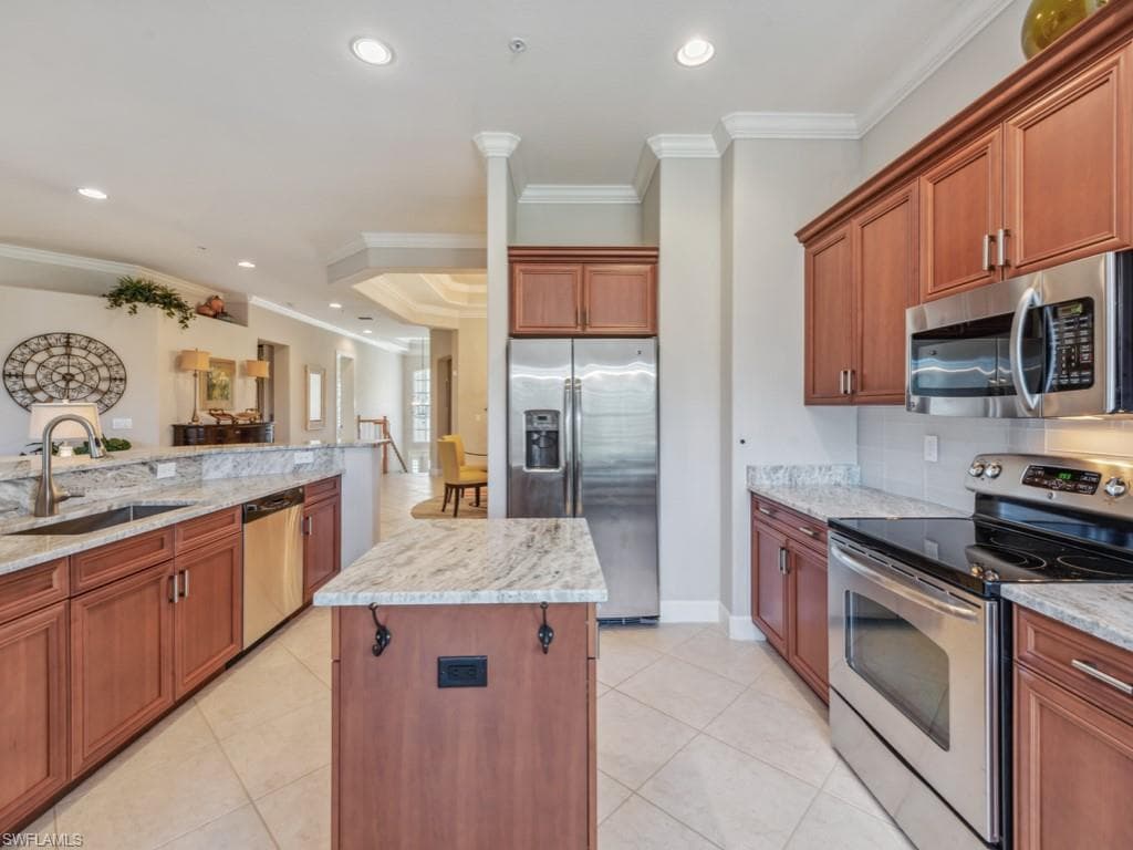 8085 Players Cove Dr 201, Naples, FL 34113-10