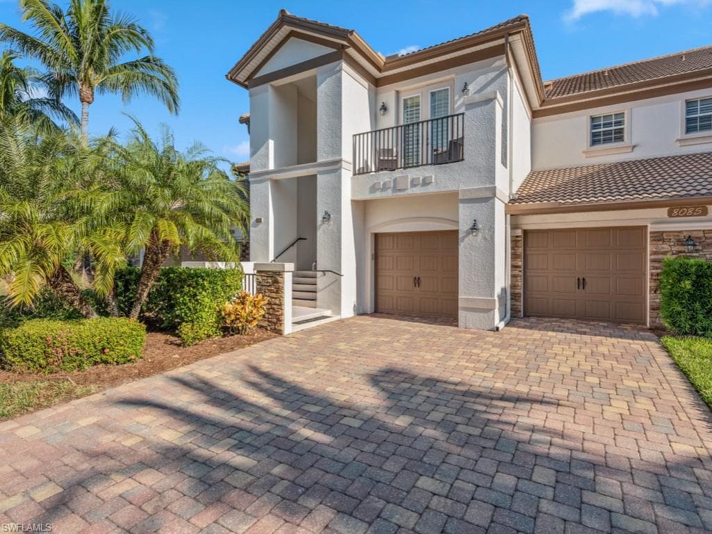 8085 Players Cove Dr 201, Naples, FL 34113-1