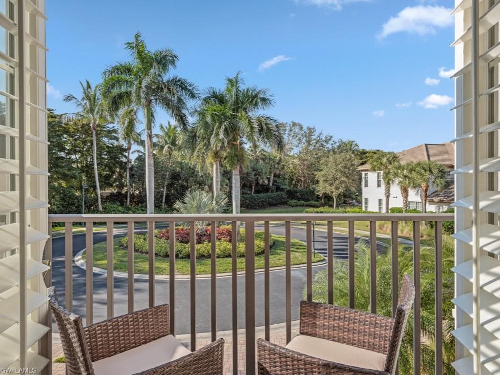 8085 Players Cove Dr 201, Naples, FL 34113-28