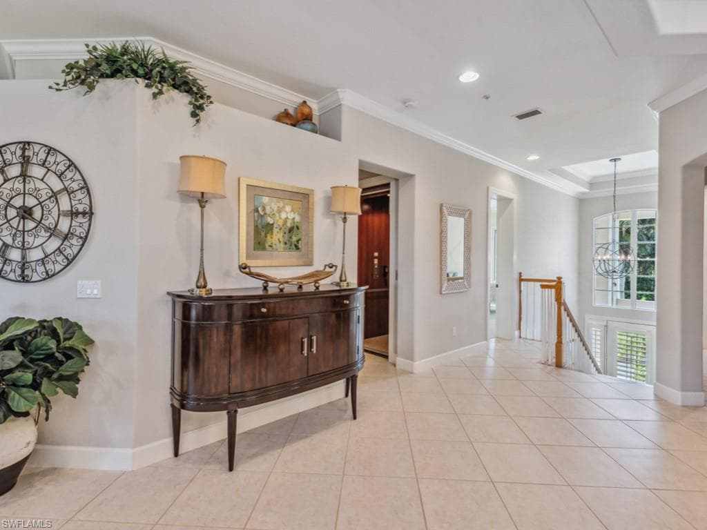 8085 Players Cove Dr 201, Naples, FL 34113-4