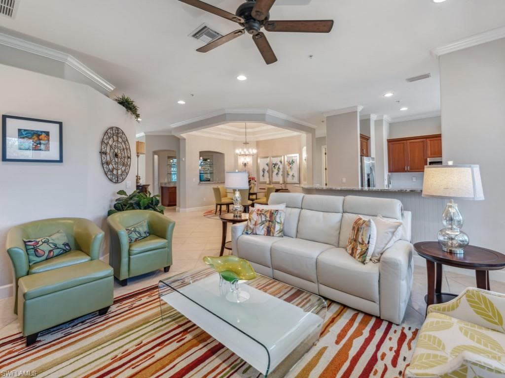 8085 Players Cove Dr 201, Naples, FL 34113-5