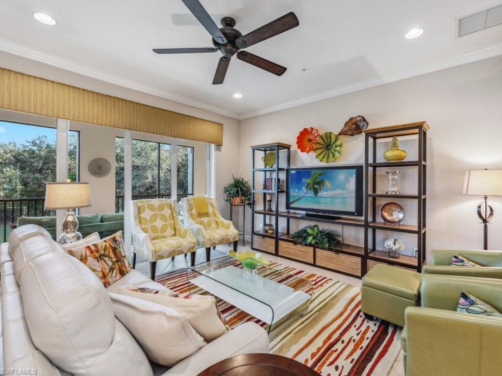 8085 Players Cove Dr 201, Naples, FL 34113-6