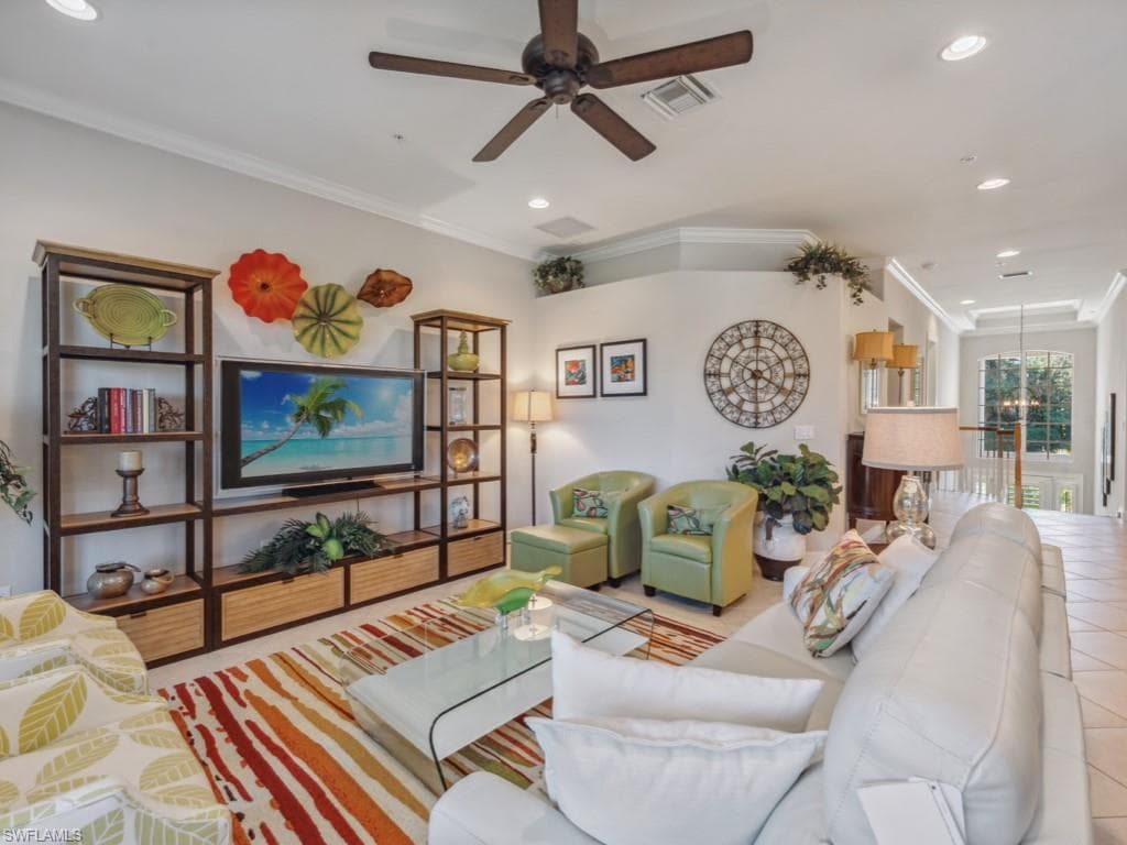 8085 Players Cove Dr 201, Naples, FL 34113-7