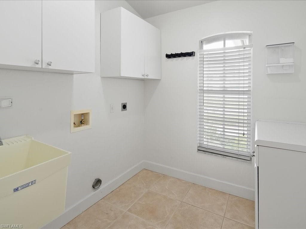 1345 Whiteheart Ave, Marco Island, FL 34145-24