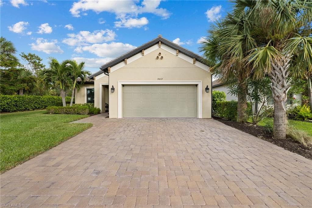 19657 Estero Pointe Ln, Fort Myers, FL 33908-39