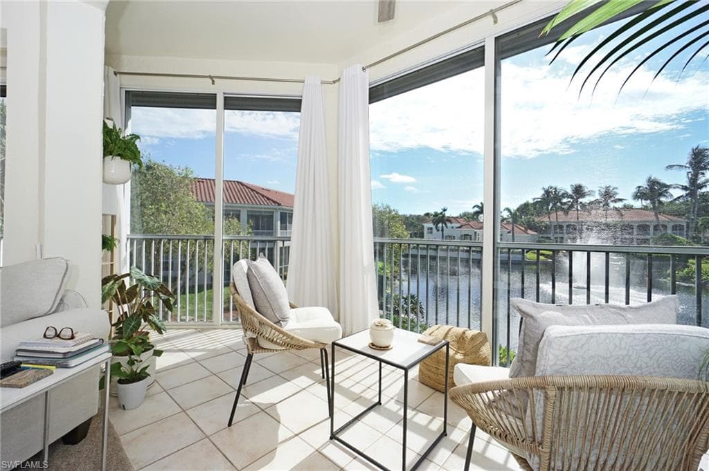 800 L Ambiance Cir 8-202, Naples, FL 34108-10