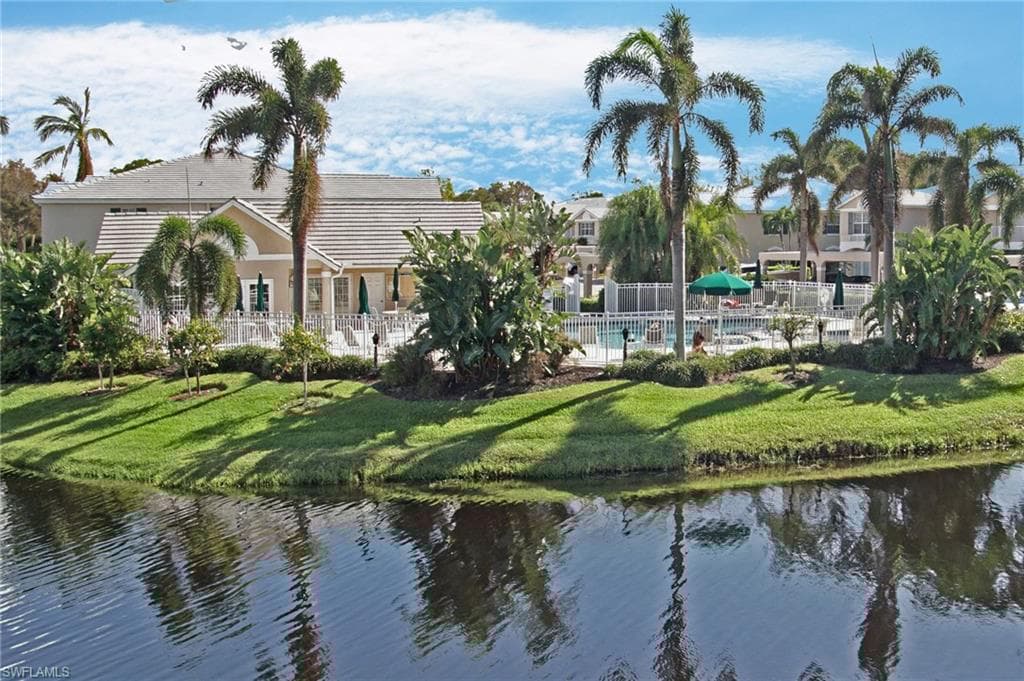 800 L Ambiance Cir 8-202, Naples, FL 34108-1