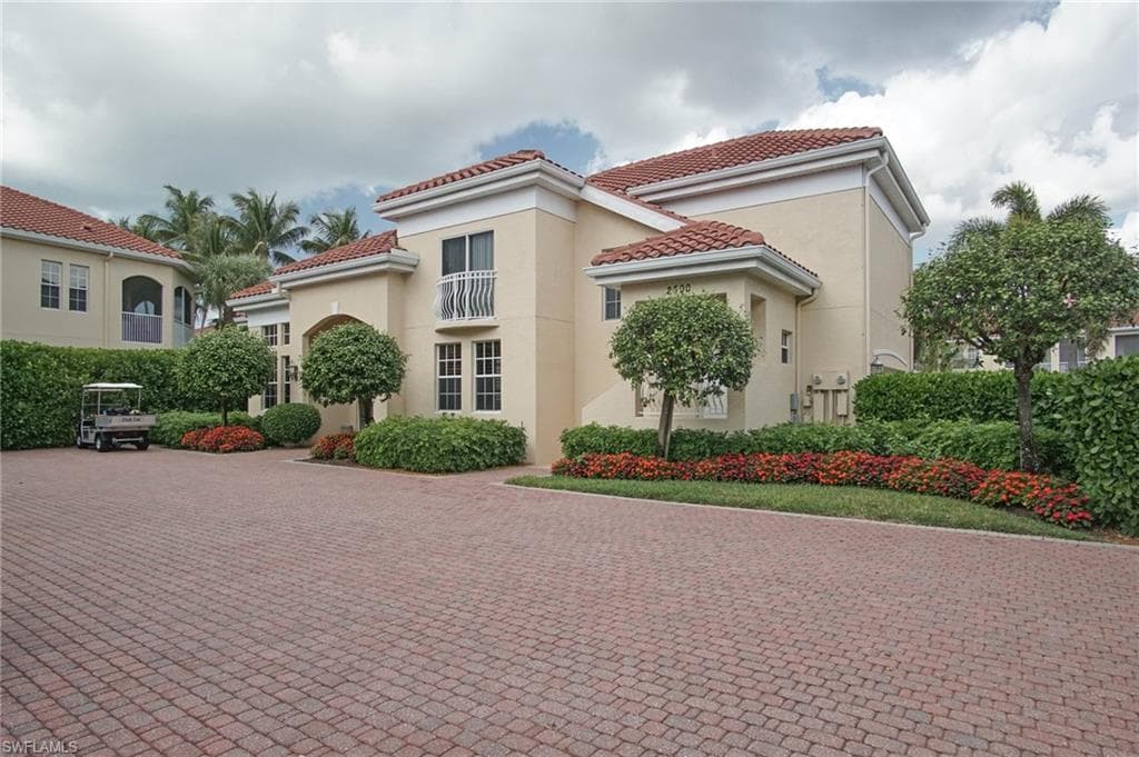 800 L Ambiance Cir 8-202, Naples, FL 34108-31