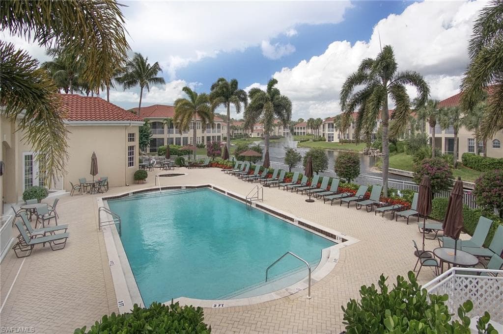 800 L Ambiance Cir 8-202, Naples, FL 34108-32