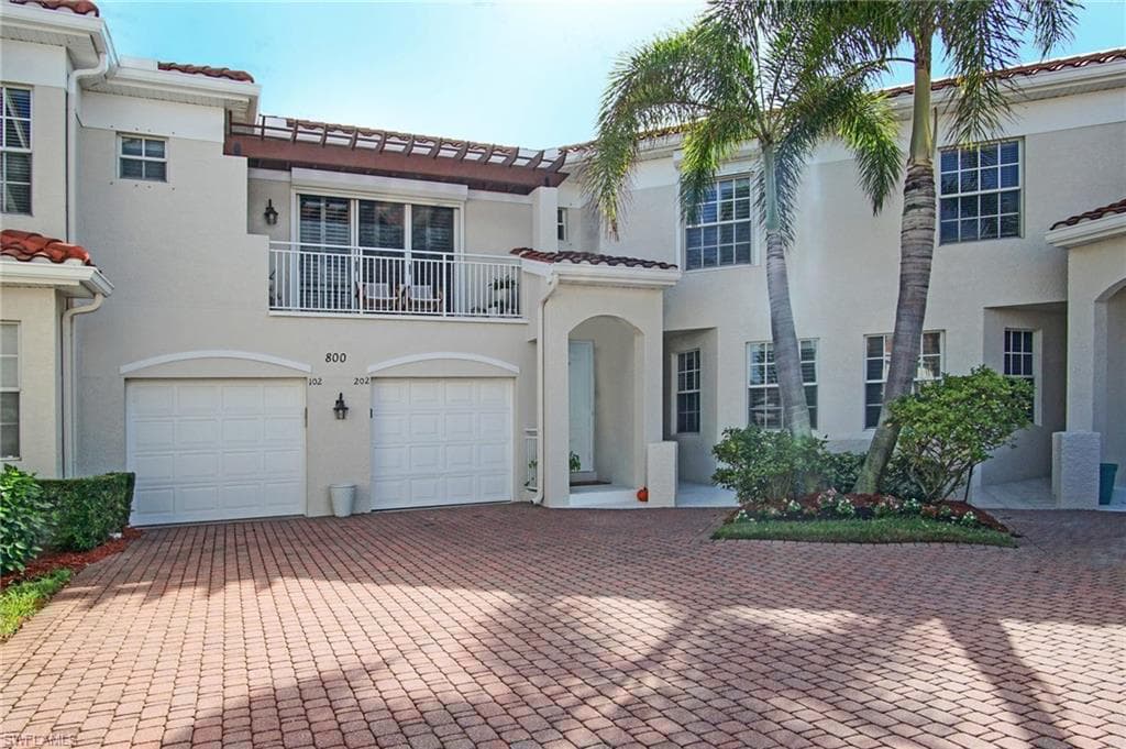 800 L Ambiance Cir 8-202, Naples, FL 34108-6