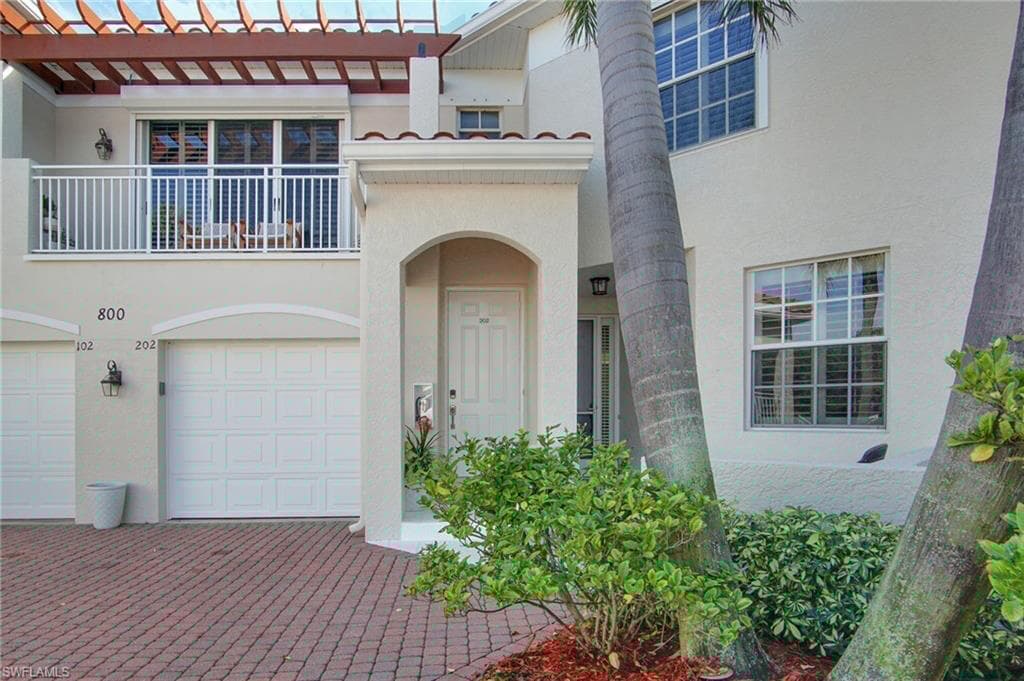 800 L Ambiance Cir 8-202, Naples, FL 34108-7