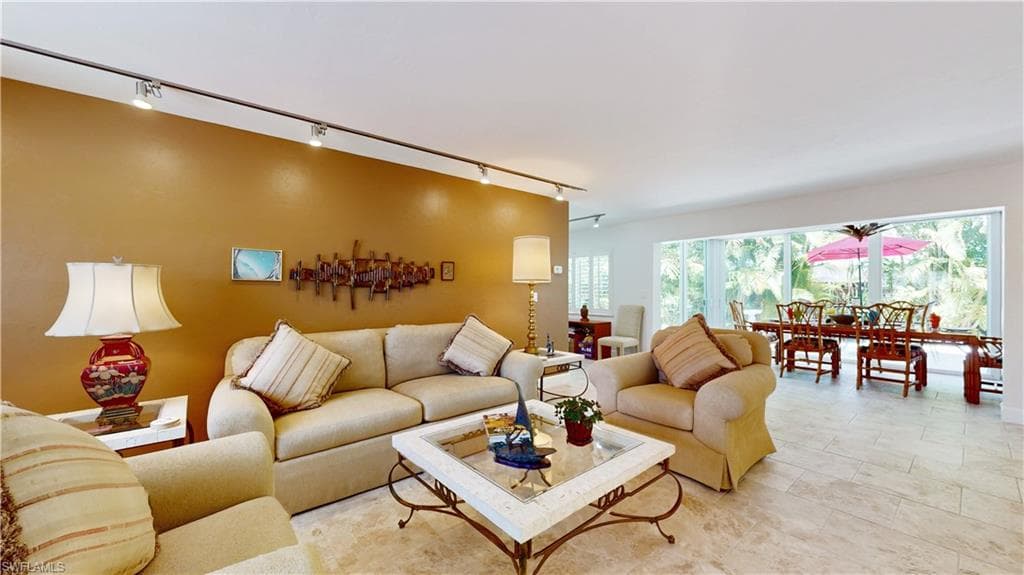 4772 West Blvd E102, Naples, FL 34103-5
