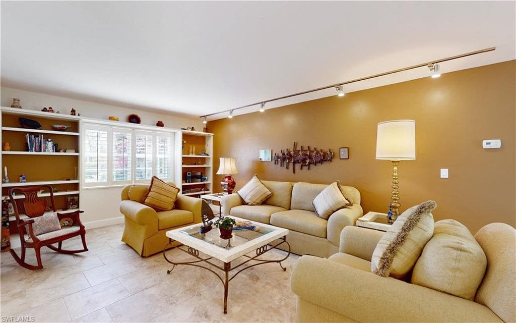 4772 West Blvd E102, Naples, FL 34103-6