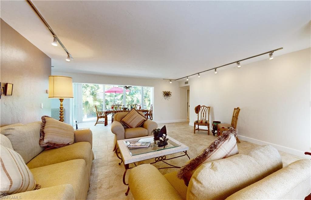 4772 West Blvd E102, Naples, FL 34103-7