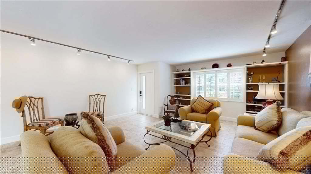 4772 West Blvd E102, Naples, FL 34103-8