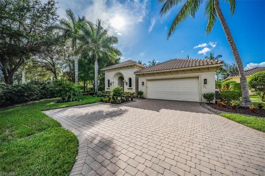 3299 Hyacinth Dr, Naples, FL 34114-2