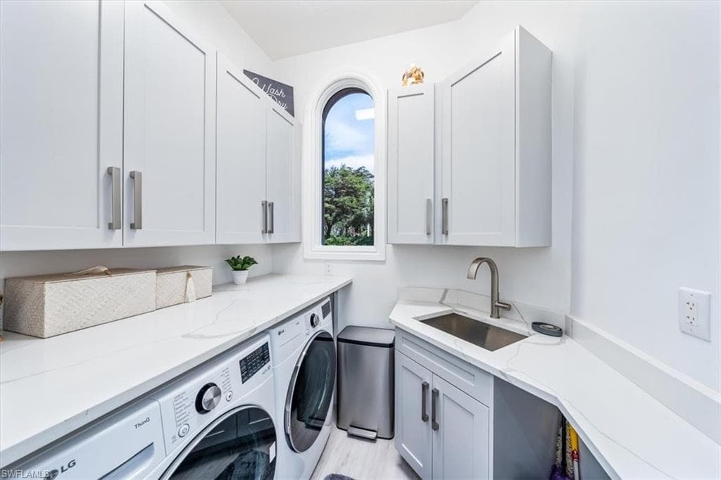 3299 Hyacinth Dr, Naples, FL 34114-33