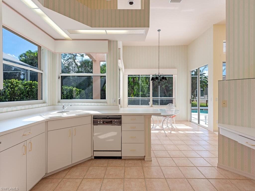 584 Eagle Creek Dr, Naples, FL 34113-4