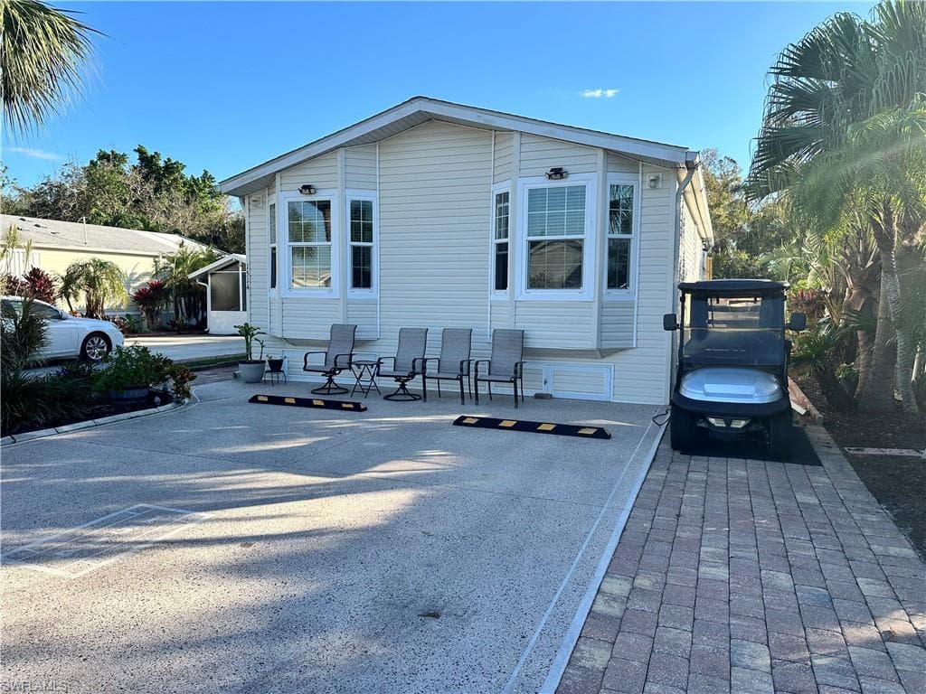 1514 Diamond Lake Circle, Naples, FL 34114-1