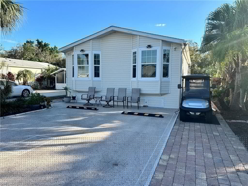 1514 Diamond Lake Circle, Naples, FL 34114-2